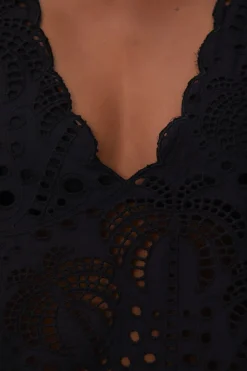 FARM Rio  Des Dissimulations<Cache-maillot en dentelle noire