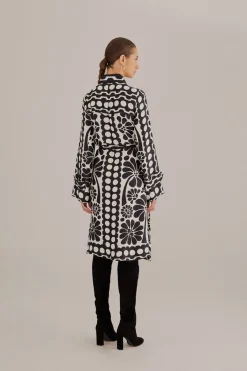 FARM Rio Robes Midi<Chemise noire en viscose Palermo Lenzing™ Ecovero™