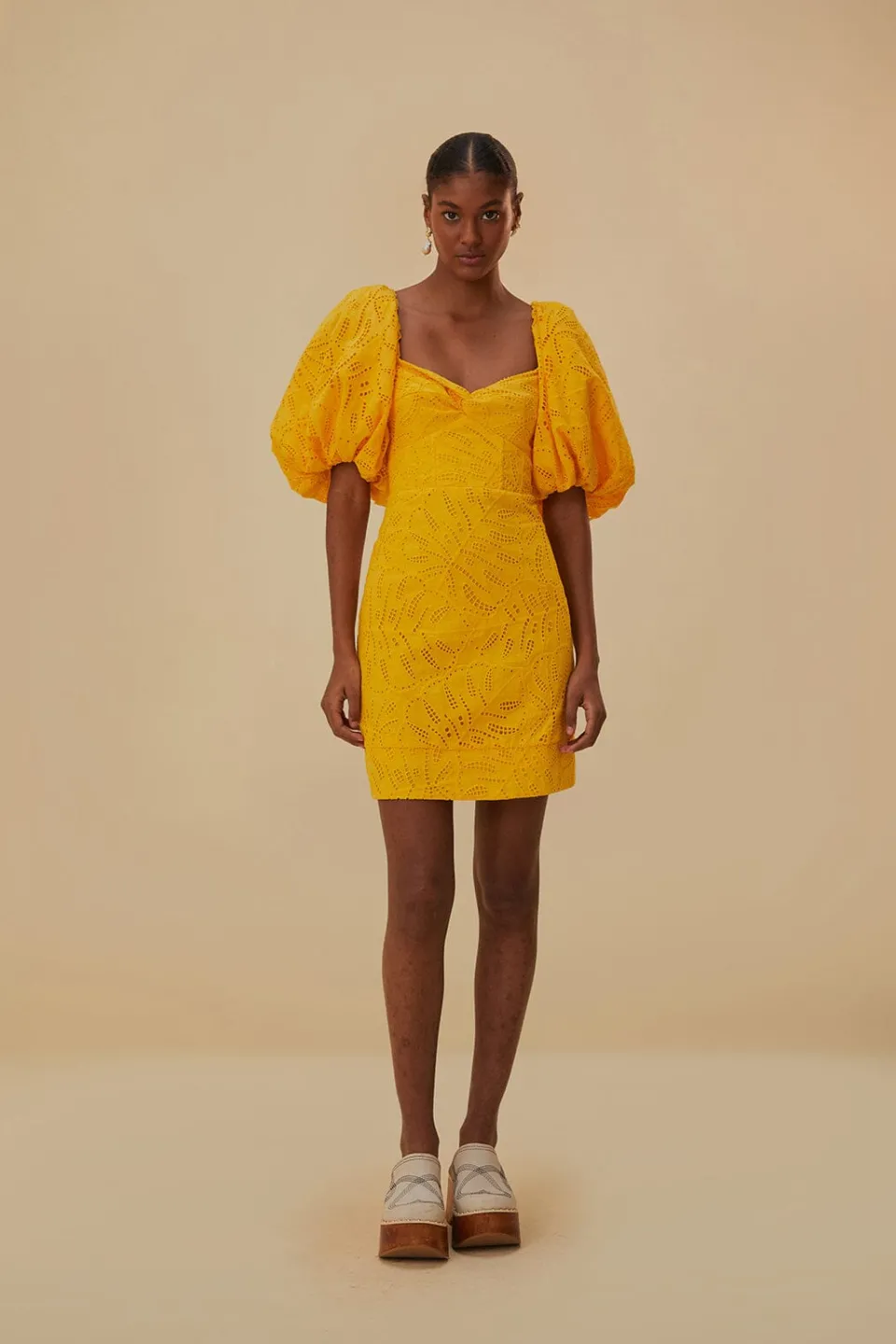 FARM Rio Robes Courtes<Mini-robe jaune à manches courtes et œillets Monstera