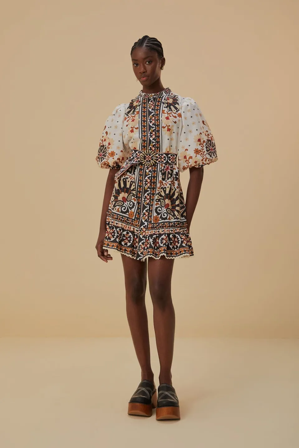 FARM Rio Robes Courtes<Robe courte blanc cassé à tapisserie éventail de fleurs