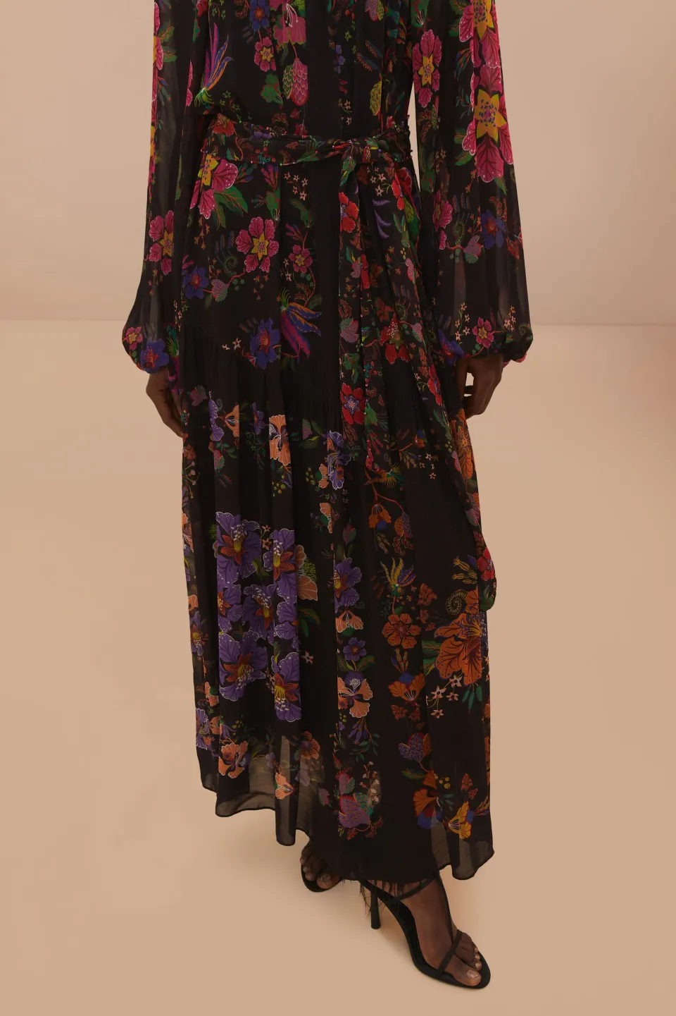 FARM Rio Robes Longues<Robe longue noire à col montant et foulards fleuris