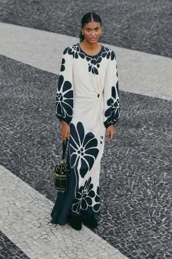 FARM Rio  Robes Longues<Robe longue noire en viscose Lenzing™ Ecovero™ à découpes Palermo