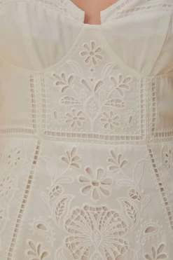FARM Rio Robes Midi<Robe midi sans manches Richelieu blanche