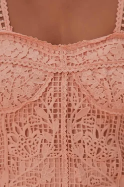 FARM Rio  Hauts Courts<Top court sans manches en guipure rose clair